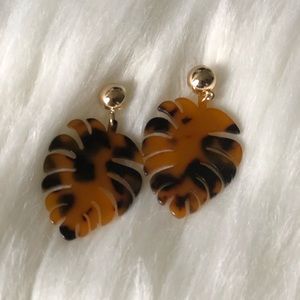 Palm leaf Gold brown/blk celluloid Earrings